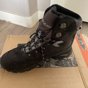 NIB Trezeta mens hiking boots. Size 12